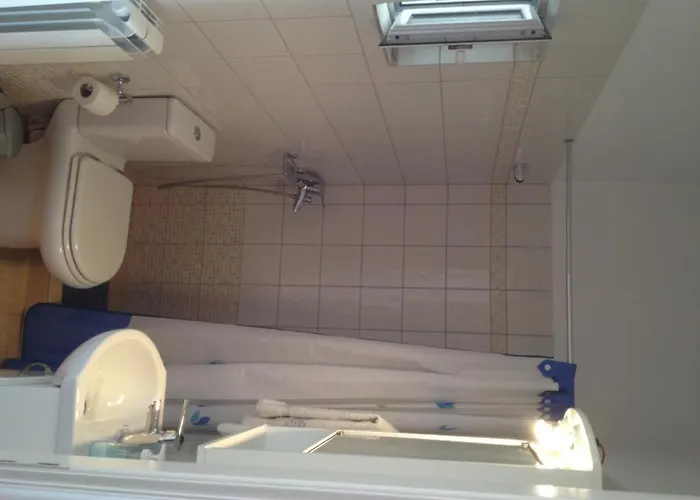 ピーター ＆ トニー ルームズ ゲストハウス 3*